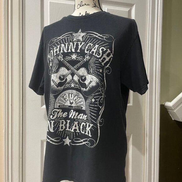 Y2k 90’ Johnny Cash Tshirt distressed The Man in Black Sz L Biker Goth core - Picture 9 of 9